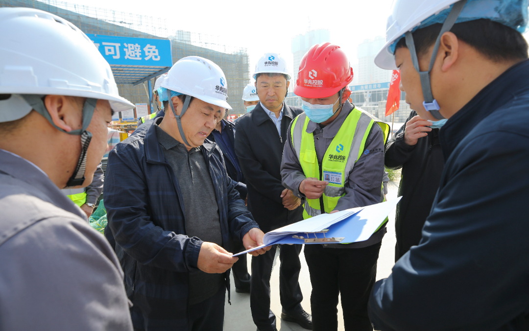 华兆控股集团董事长牛正泽调研市会展中心项目