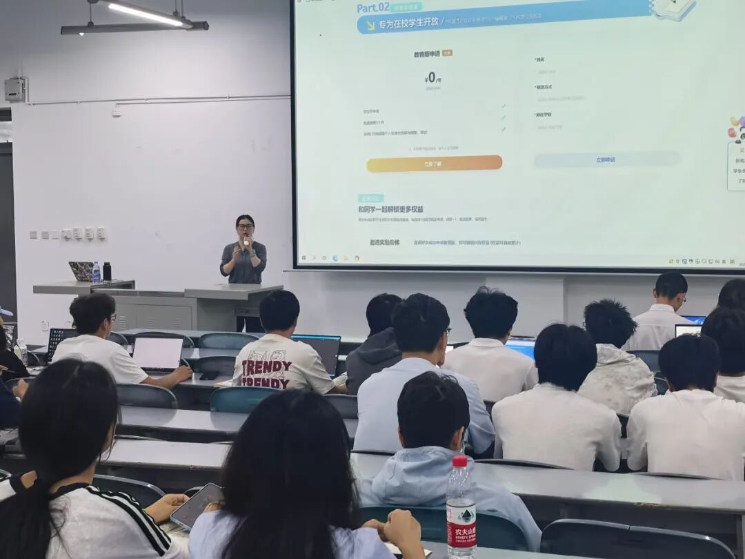 产教融合实践:135编辑器导师走进成都银杏酒店管理学院课堂