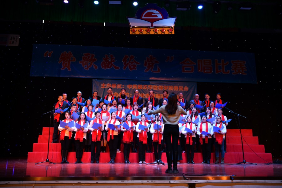 第八工会小组合唱《东方红》.JPG