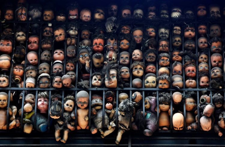 balcony-of-dolls-caracas-750x490.jpg