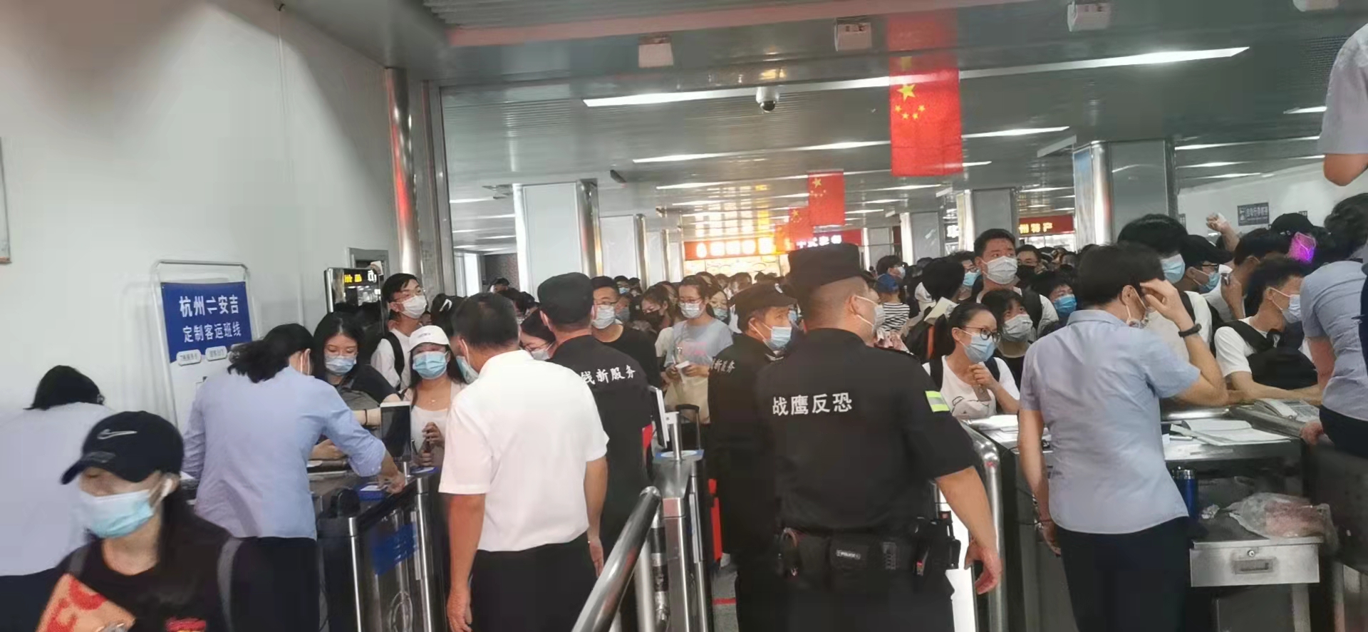 国庆期间秩序维护.jpg