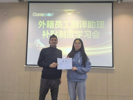 "Heart-warming translator" Helps Foreign Employees(图9)