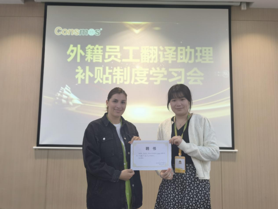 "Heart-warming translator" Helps Foreign Employees(图8)