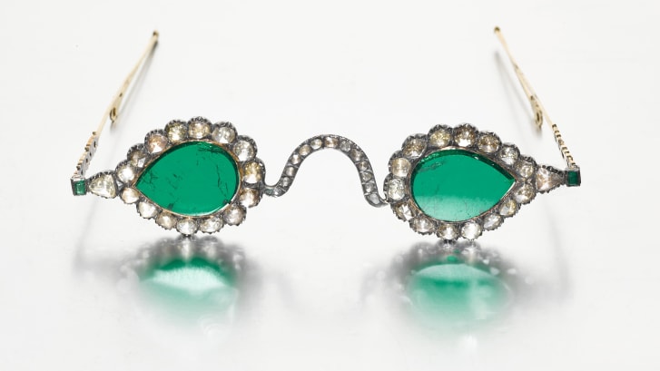 http___cdn.cnn.com_cnnnext_dam_assets_210902164518-02-mughal-spectacles-diamond-emerald.jpg