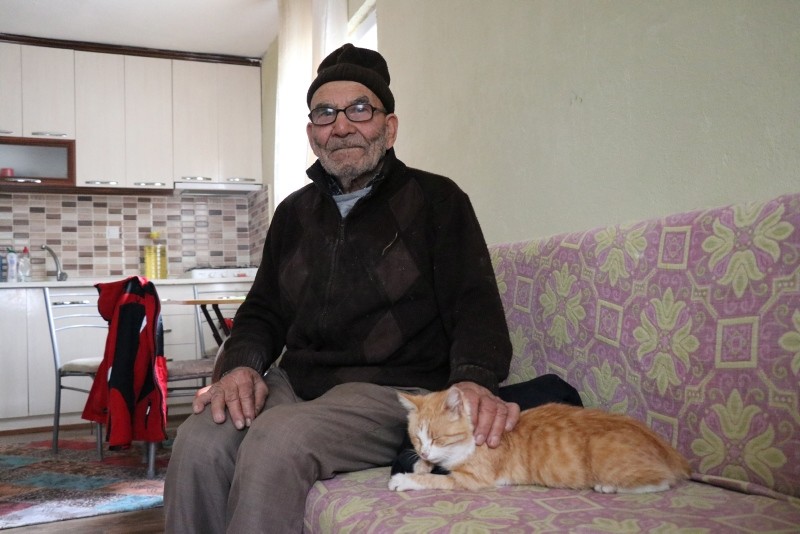 0x0-elderly-turkish-man-who-survived-house-fire-with-kitten-gets-new-home-1543421366229.jpg