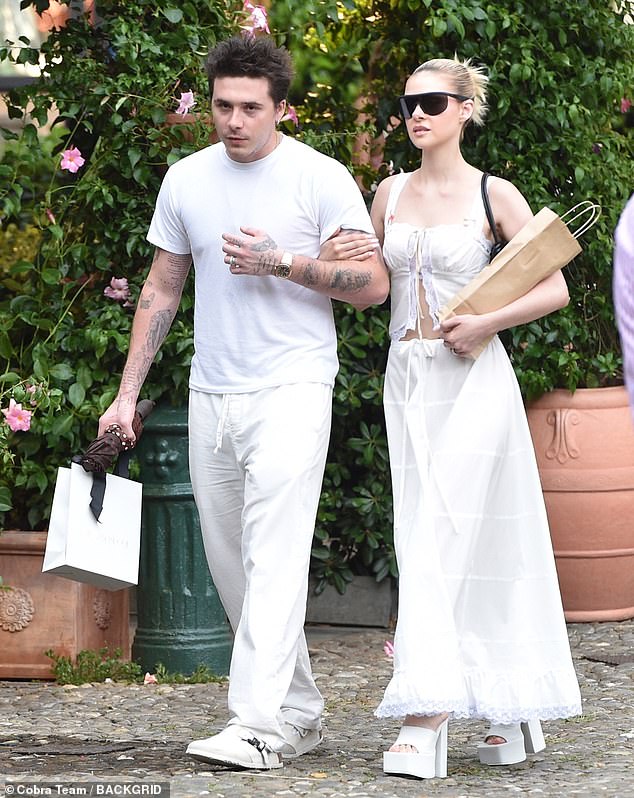 1656961071_314_Nicola-Peltz-enjoys-a-romantic-walk-with-husband-Brooklyn-Beckham.jpg