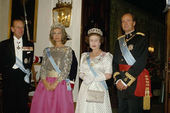 Queen-Elizabeth-II-Prince-Philip-Queen-Sofia-and-Juan-Carlos-in-1990-4221785.jpg