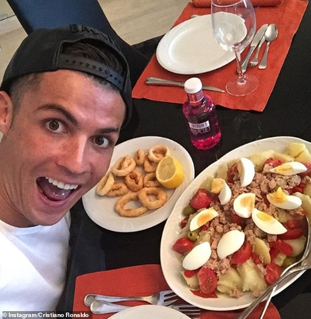 23194190-9984873-Ronaldo_also_eats_plenty_of_fish_but_avoids_having_red_meat_or_e-a-17_1631519663086.jpg