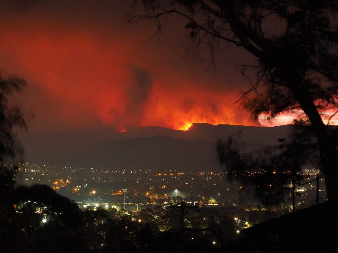 Orroral_Valley_Fire_viewed_from_Tuggeranong_January_2020.jpg