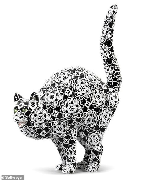 51458821-10284833-A_statue_of_Lagerfeld_s_beloved_pet_cat_Choupette_created_by_art-m-223_1638909769909.jpg