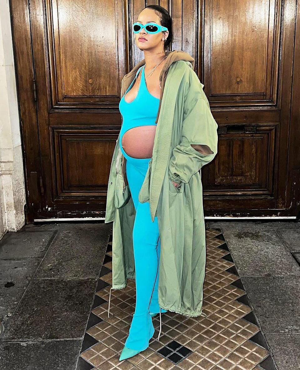 Pregnant-Rihanna-Shows-Off-Baby-Bump-in-Skintight-Aqua-Jumpsuit.jpeg