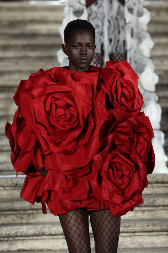 model-walks-on-the-runway-at-the-valentino-haute-couture-news-photo-1657356478.jpeg