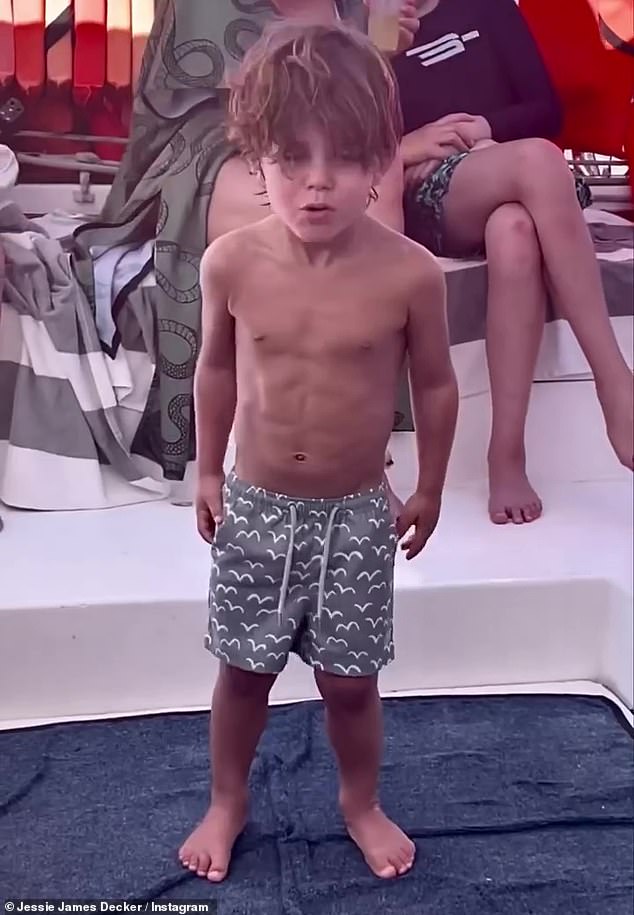 65030537-11479631-Body_positivity_But_Being_accused_of_photoshopping_abs_on_my_kid-a-5_1669689036540.jpg