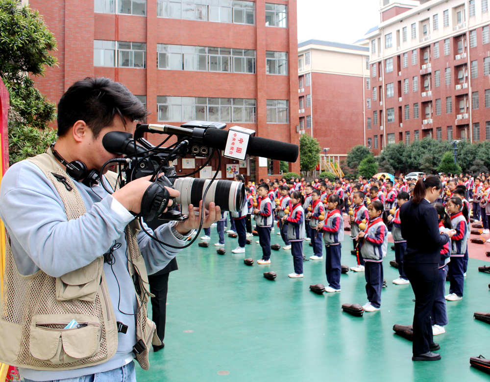 CCTV《匠心》栏目组走进知源拍摄葫芦丝课程