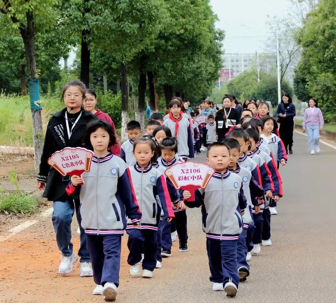 缅怀革命先烈，传承红色基因，赓续红色血脉——知源学校小学部少先队入队仪式成功举行