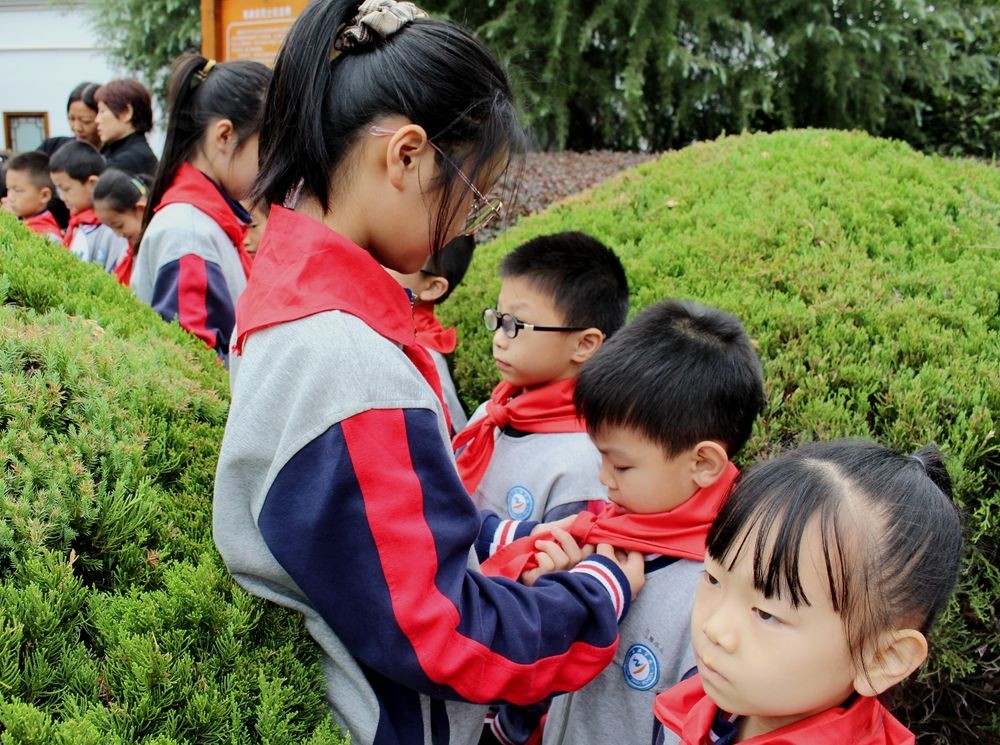 缅怀革命先烈，传承红色基因，赓续红色血脉——知源学校小学部少先队入队仪式成功举行