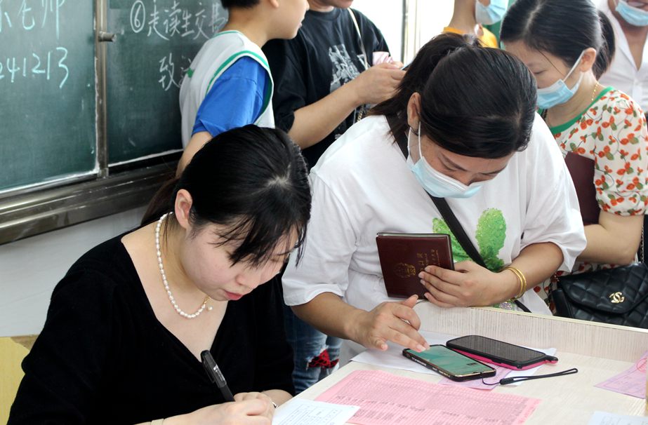 齐心协力迎开学，志愿服务暖人心