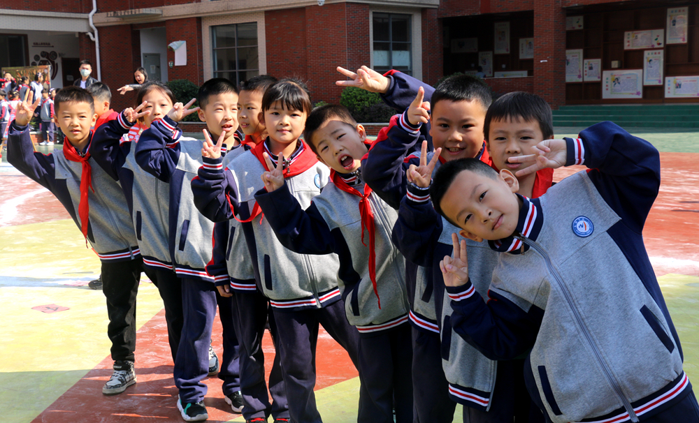 喜迎二十大  童心颂党恩——知源学校小学部开展无作业日主题教育活动