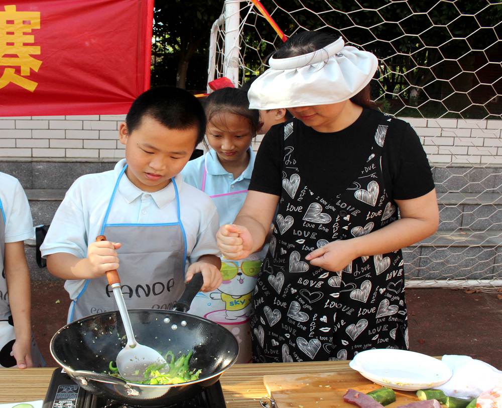 农场喜丰收，美食暖人心——知源学校第一届最美劳动者厨艺比赛欢乐上演