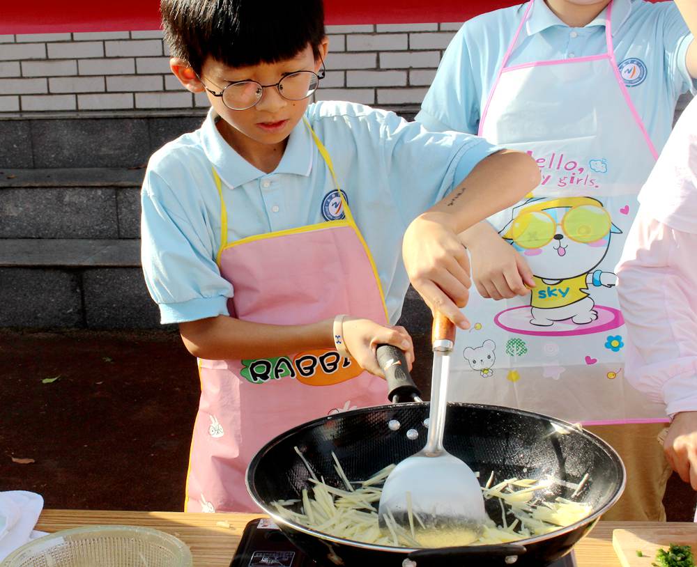 农场喜丰收，美食暖人心——知源学校第一届最美劳动者厨艺比赛欢乐上演