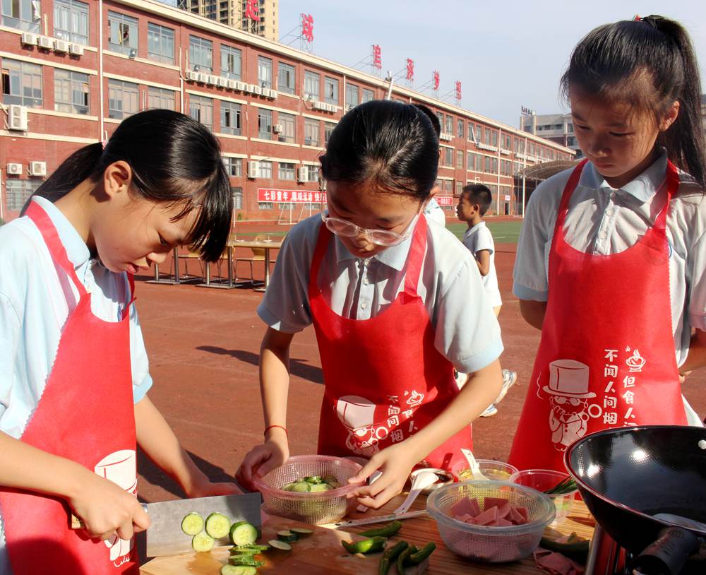 农场喜丰收，美食暖人心——知源学校第一届最美劳动者厨艺比赛欢乐上演