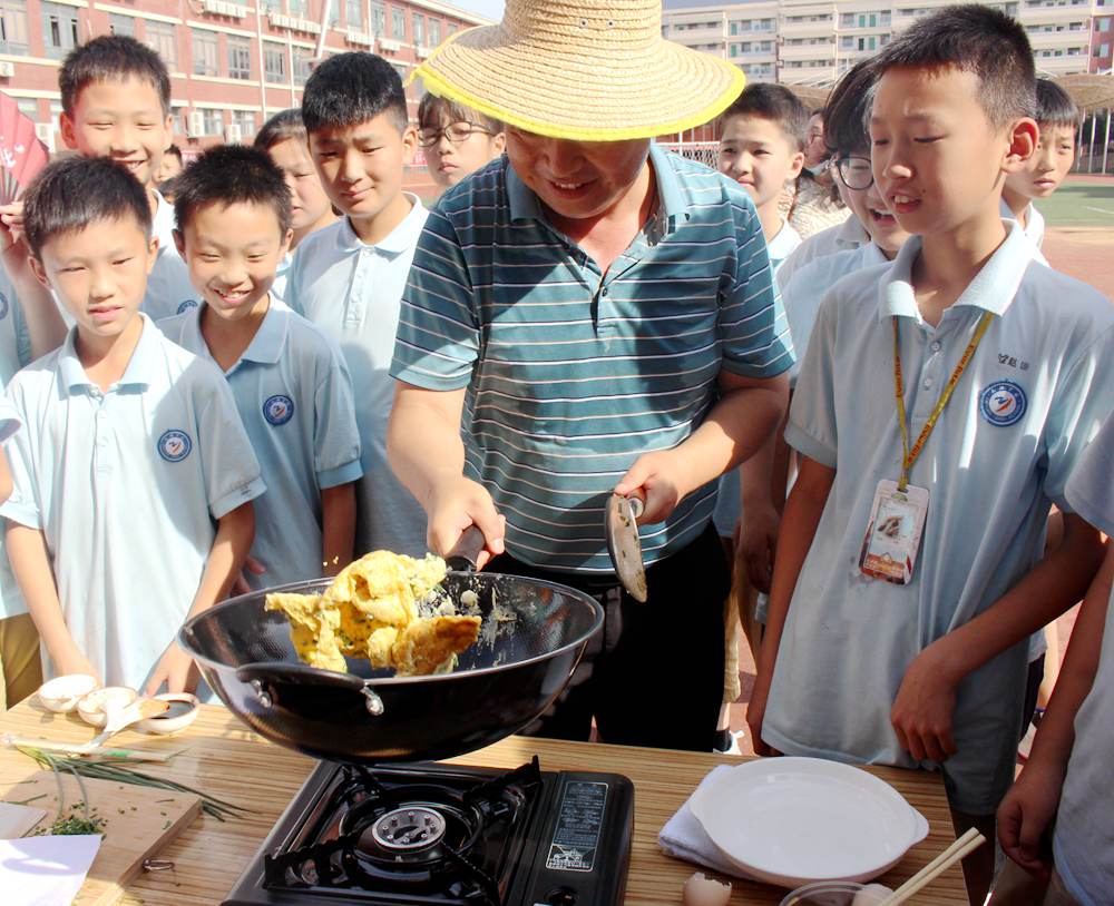 农场喜丰收，美食暖人心——知源学校第一届最美劳动者厨艺比赛欢乐上演