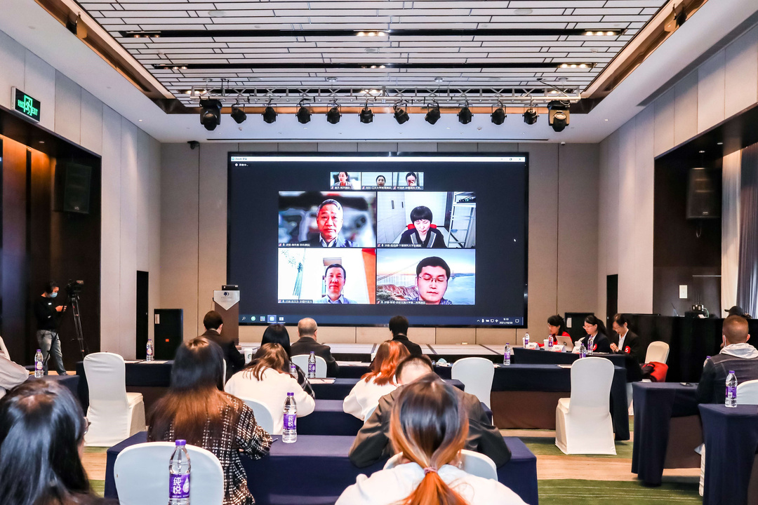线上教授合影（熊先智、杨艳娟、朱玉龙、张明）(1).jpg