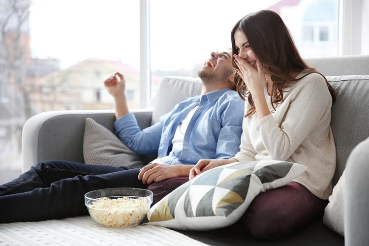 6 Rules for Watching TV With Your Husband - MomAdvice