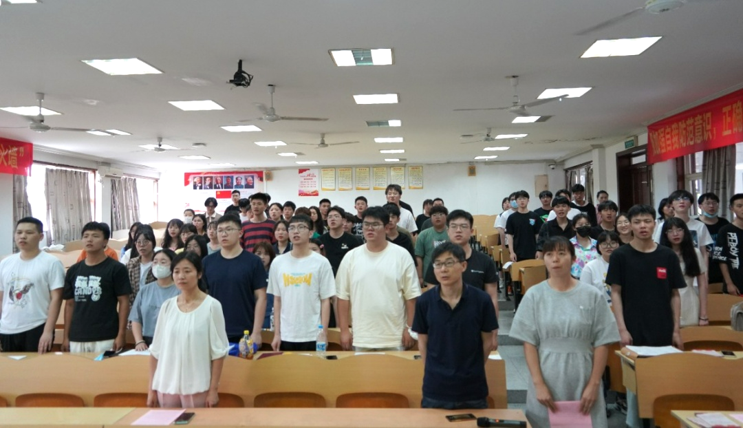 牢记时代使命，书写人生华章